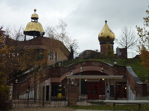 Hundertwasserhaus_klein_4.JPG